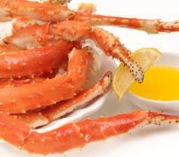 Steamed crab legs served with lemon wedges
