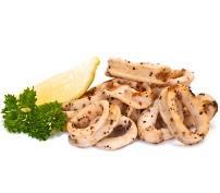 Grilled calamari rings garnished with parsley and a lemon wedge